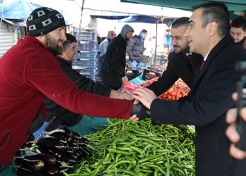 Başkan Kalaycı Pazartesi pazarını ziyaret etti