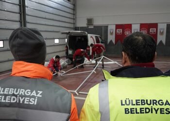 “Belediye personeline deprem çadırı kurulumu eğitimi”