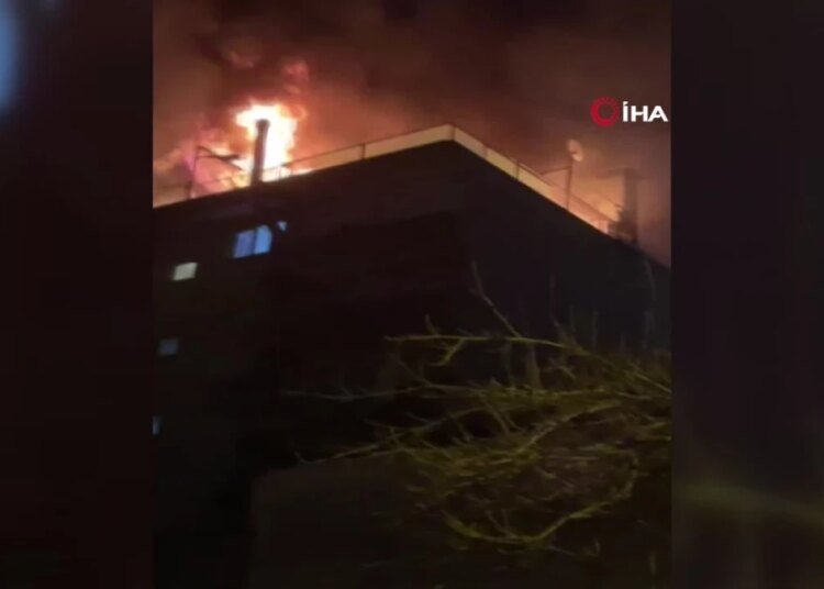 Binayı ateşe verdi, kaçmaya çalışırken yakalandı