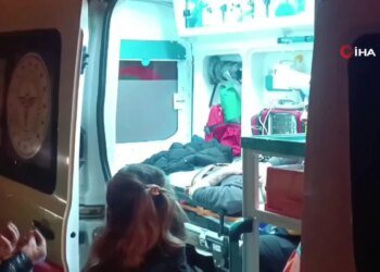 Çarpışan iki otomobilin tekerleri yola savruldu: 1 yaralı