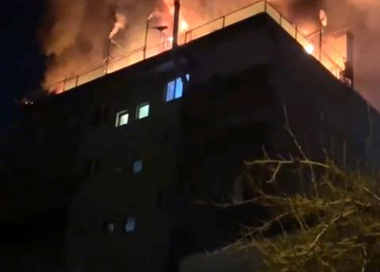 Çayırova’da 6 Katlı Binanın Teras Katı Alevlere Teslim Oldu