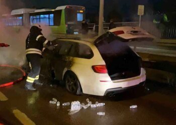 Çayırova’da Otomobil Alev Alev Yandı