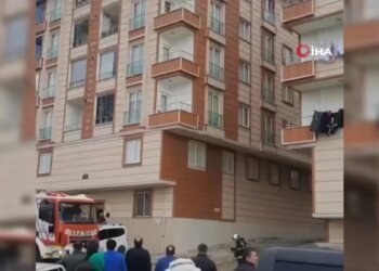 Dubleks daire alev alev yandı: Bina tahliye edildi