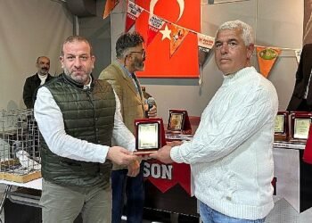 En iyi oyun kuşları hünerlerini gölcük’te sergiledi