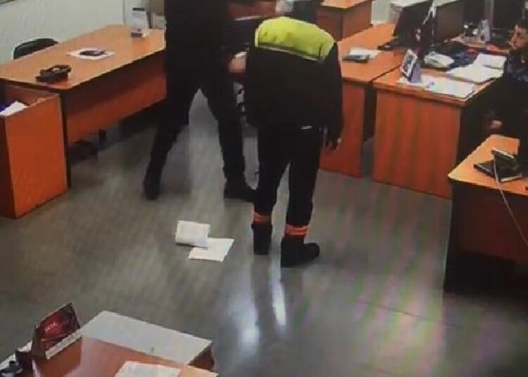 Fabrika sahibi işçiye hakaret etti