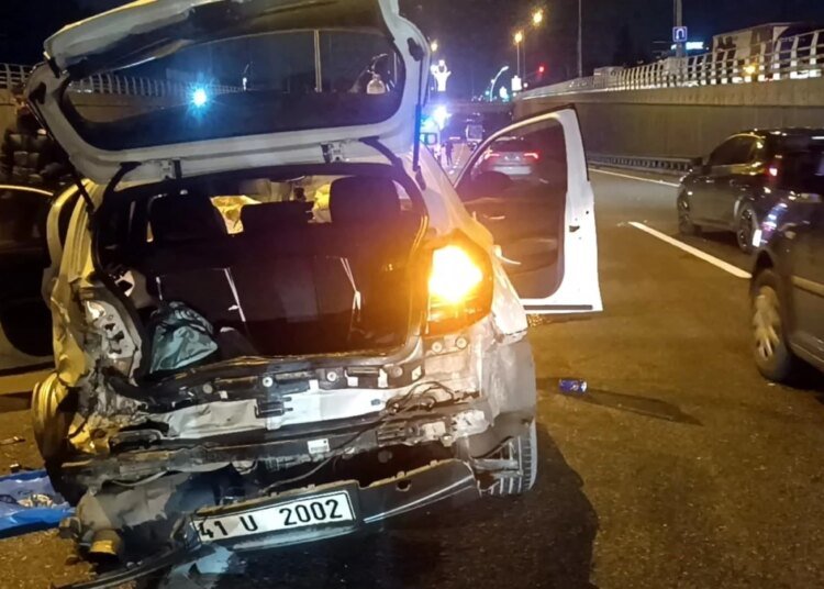 Gebze’de 2 Otomobil Çarpıştı, 1 Kişi Yaralandı