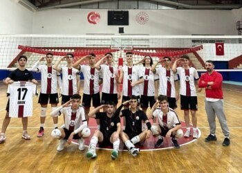 Gölcük Belediyespor Genç Erkek Voleybol Takımı Şampiyon Oldu
