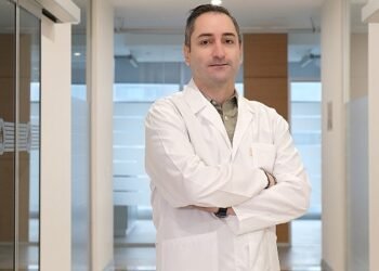 İlk dişlerin çıkmasıyla birlikte diş fırçalama alışkanlığı edinilmeli