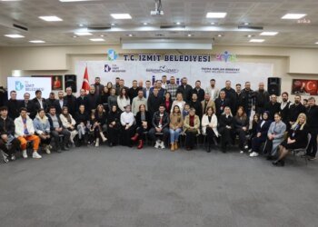 İzmit Belediye Başkanı Hürriyet, Ruhsat Alan Esnafla Buluştu