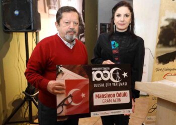 İzmit Belediyesi, Nazım Hikmet Ran’ı doğum gününde anarak şiirleriyle kutladı