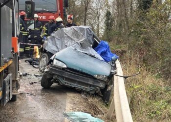 İzmit’te Elektrik Arıza Bakım Aracı ile Otomobil Çarpıştı: 1 Ölü