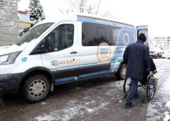 Kocaeli Büyükşehir Belediyesi Engelsiz Taksi ile Özel Vatandaşlara Ulaşım Desteği Sağlıyor