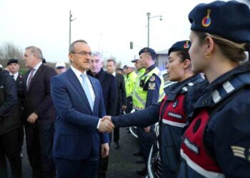 Kocaeli Valisi Seddar Yavuz, Yılbaşı Akşamı Görevde Olan Güvenlik Personelini Ziyaret Etti