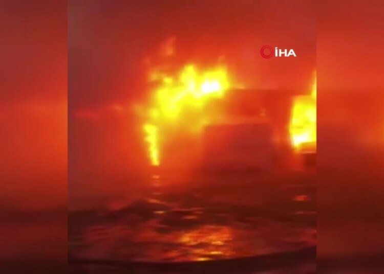 Kocaeli’de depo alev alev yandı, alevler gökyüzüne yükseldi