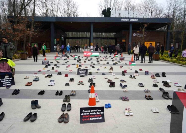 Kocaeli’de Filistin’e Destek İçin Sessiz Ayakkabı Nöbeti