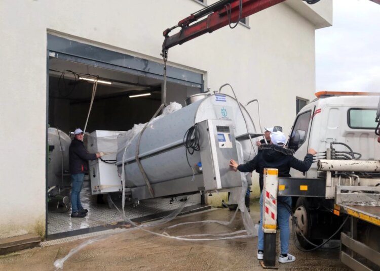 Kocaeli’de Süt Soğutma Tankı Desteği Verildi