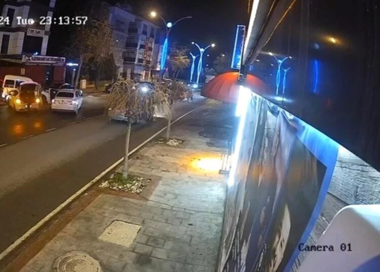 Uyuşturucu satıcıları kaza yaparken suçüstü yakalandı