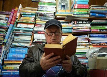 Yunanistan’da öğretmenlik yapamayan Türk, sahaf dükkanı açtı