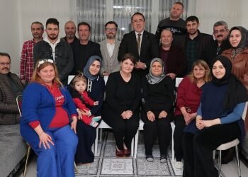 AK Parti Nevşehir Belediye Başkan Adayı Dr. Mehmet Savran, Nevşehir’de bulunan depremzede aileleri ziyaret etti