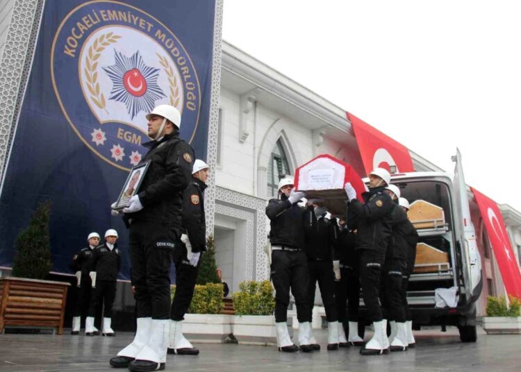 Akciğer kanserine yenik düşen trafik polisi için tören düzenlendi