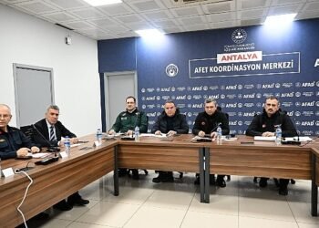 Antalya Büyükşehir Belediyesi afetzedelerin yanında