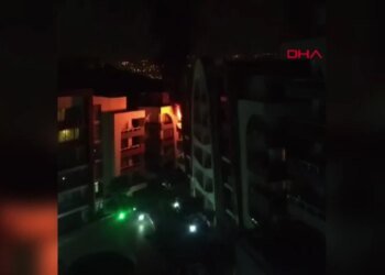 İzmit’te 5 katlı binada çıkan yangında 1’i bebek 9 kişi dumandan etkilendi
