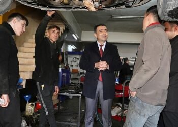 Karaman Belediye Başkanı Savaş Kalaycı, seçim kampanyası kapsamında yeni sanayi sitesindeki temaslarını sürdürdü