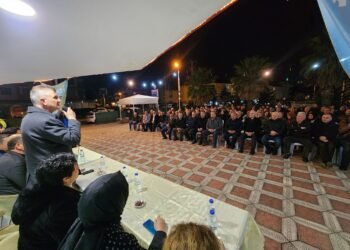 BASKAN SEZER CIFCILERLE BIE ARAYA GELDI