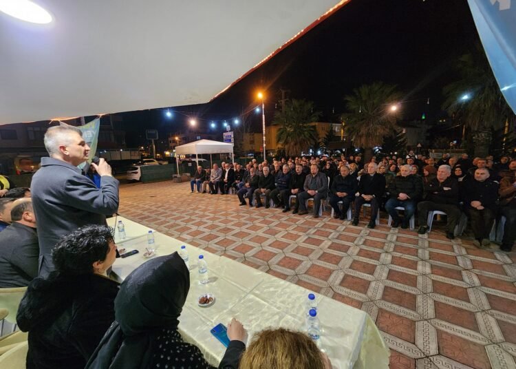 BASKAN SEZER CIFCILERLE BIE ARAYA GELDI