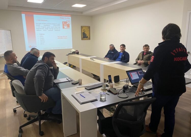 Kocaeli Itfaiyesi egitimlerine devam ediyor 5
