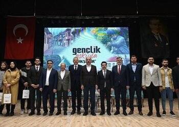 Başkan Altay Akşehir’de Esnafla ve Gençlerle Buluştu