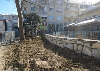 Efes Selçuk Belediyesi tarafından kentte yürütülen altyapı ve çevre düzenlemesi çalışmaları hızla devam ediyor