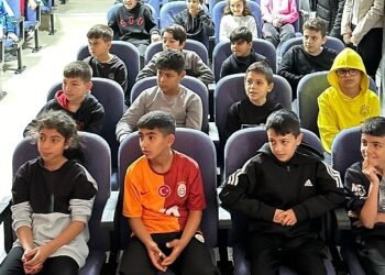 Egeli gençler, Türkiye’nin Milli Teknoloji Hamlesi yolculuğunu TEKNOFEST kuşağına anlatmaya devam ediyor