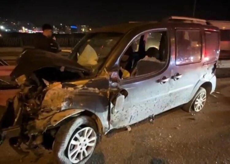 Gebze’de Hafif Ticari Araçlar Çarpıştı: 1 Yaralı