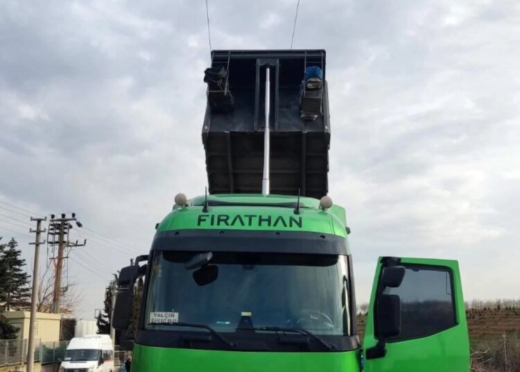 Gebze’de Tırın Damperi Yüksek Gerilim Hattına Değdi: Sürücü Ağır Yaralandı