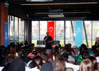 Derince Kutuphanesinin ilk konugu Asal oldu 1