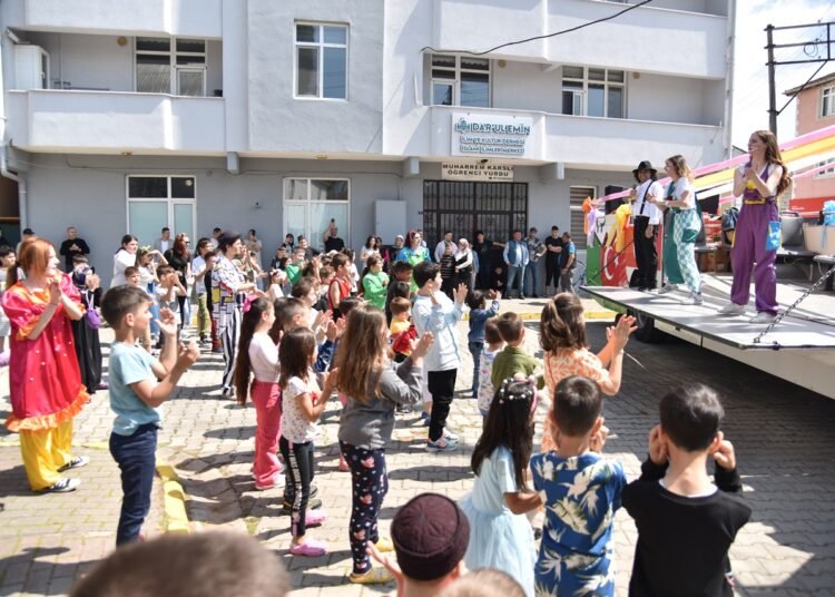 KARTEPENIN HER MAHALLESINDE BAYRAM COSKUSU 4