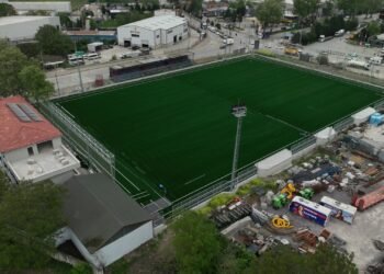 Yakup Altun Stadinda sentetik cim serimi 4