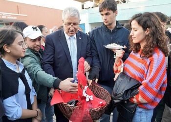 EÜ Öğrenci Dekanlığı gençlerle el ele