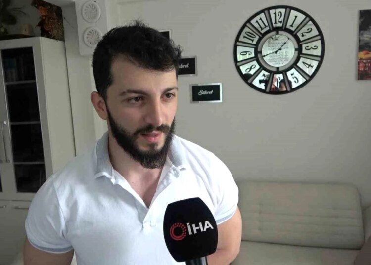 Kartepe’de motosiklet sürücüsü otomobile çarptı