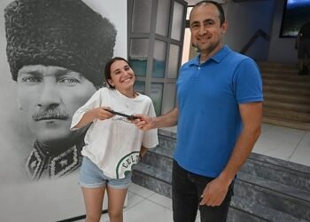 Kaybettiği telefonuna Kemer Belediye personeli sayesinde kavuştu