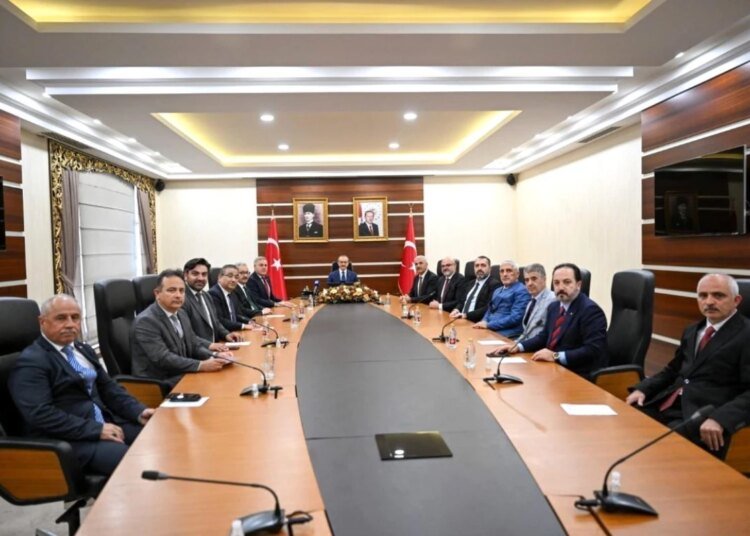 Kocaeli Valisi Seddar Yavuz, Gebze Mesleki ve Teknik Anadolu Lisesi Elektrik ve Elektronik Atölye Binası’nın yapımına onay verdi