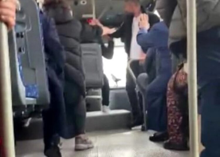 Otobüs Şoförü Yolcunun Yere Düşmesine Sebep Oldu