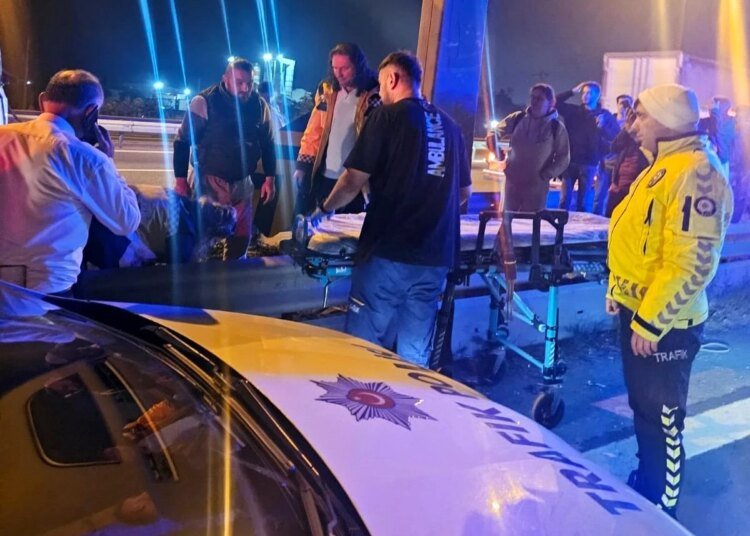 TEM Otoyolu Kocaeli Geçişinde Yolcu Otobüsü Kaza Yaptı