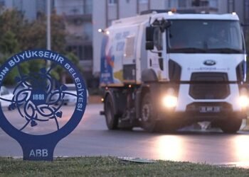 Aydın Büyükşehir Belediyesi’ne bağlı temizlik ekipleri, Aydın kent genelinde çalışmalarını sürdürüyor