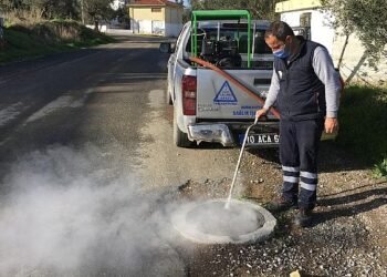 Burhaniye Belediyesi Sağlık İşleri Müdürlüğü İlaçlama Birimi Ekipleri, havaların ısınmasıyla sivrisinek ve karasinek larva mücadelesini hızlandırdı