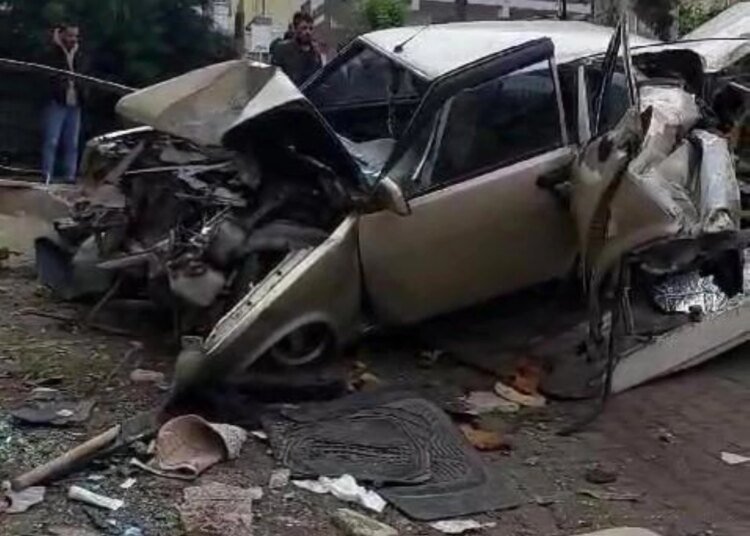 Çayırova’da freni boşalan kamyon ortalığı savaş alanına çevirdi
