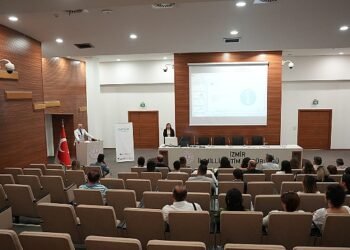 İzmir İl Milli Eğitim Müdürlüğü’nün yürüttüğü ‘DeThink’ projesi kapsamında oluşturulan teknoloji destekli platform, ortaokul öğretmenlerinin kullanımına sunuldu