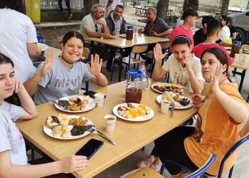 İzmir’de ‘Okulumda Sağlıklı Besleniyorum’ Programı Devam Ediyor