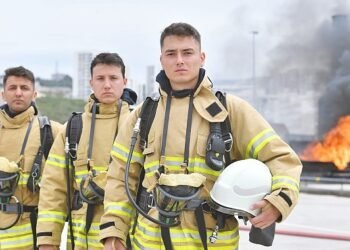 İzmir’in genç itfaiyecileri sıkı eğitimlerle göreve hazırlanıyor
